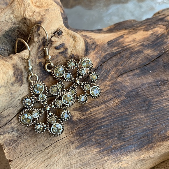 Earrings - Picture 2 of 5